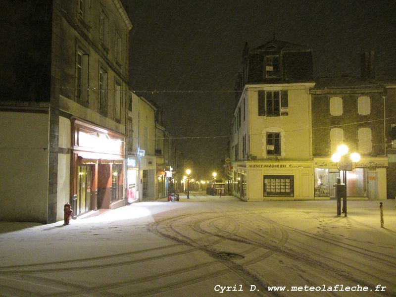 Rue jouxtant le parking