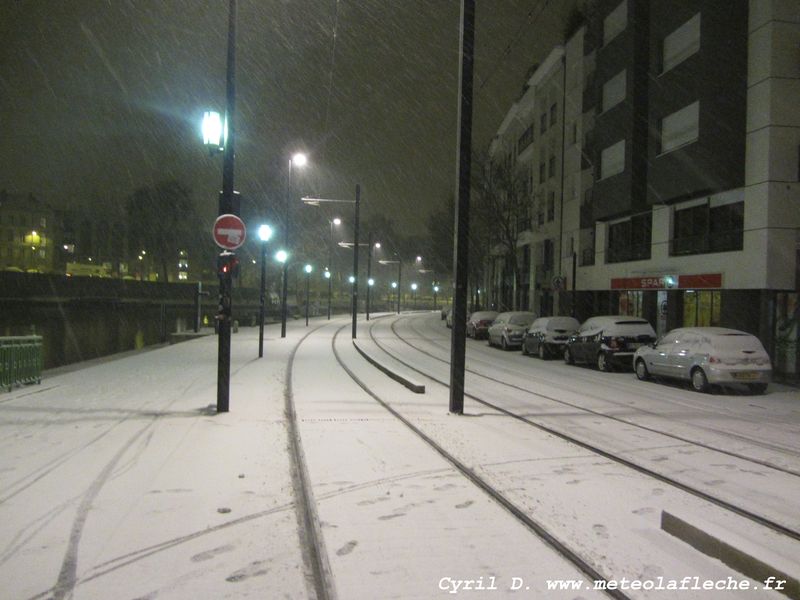 Tram ligne 2 1 cm de neige 18 Janvier 2013