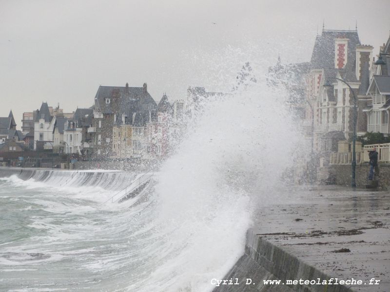 Vagues digue Rochebonne 12 Fevrier 2013